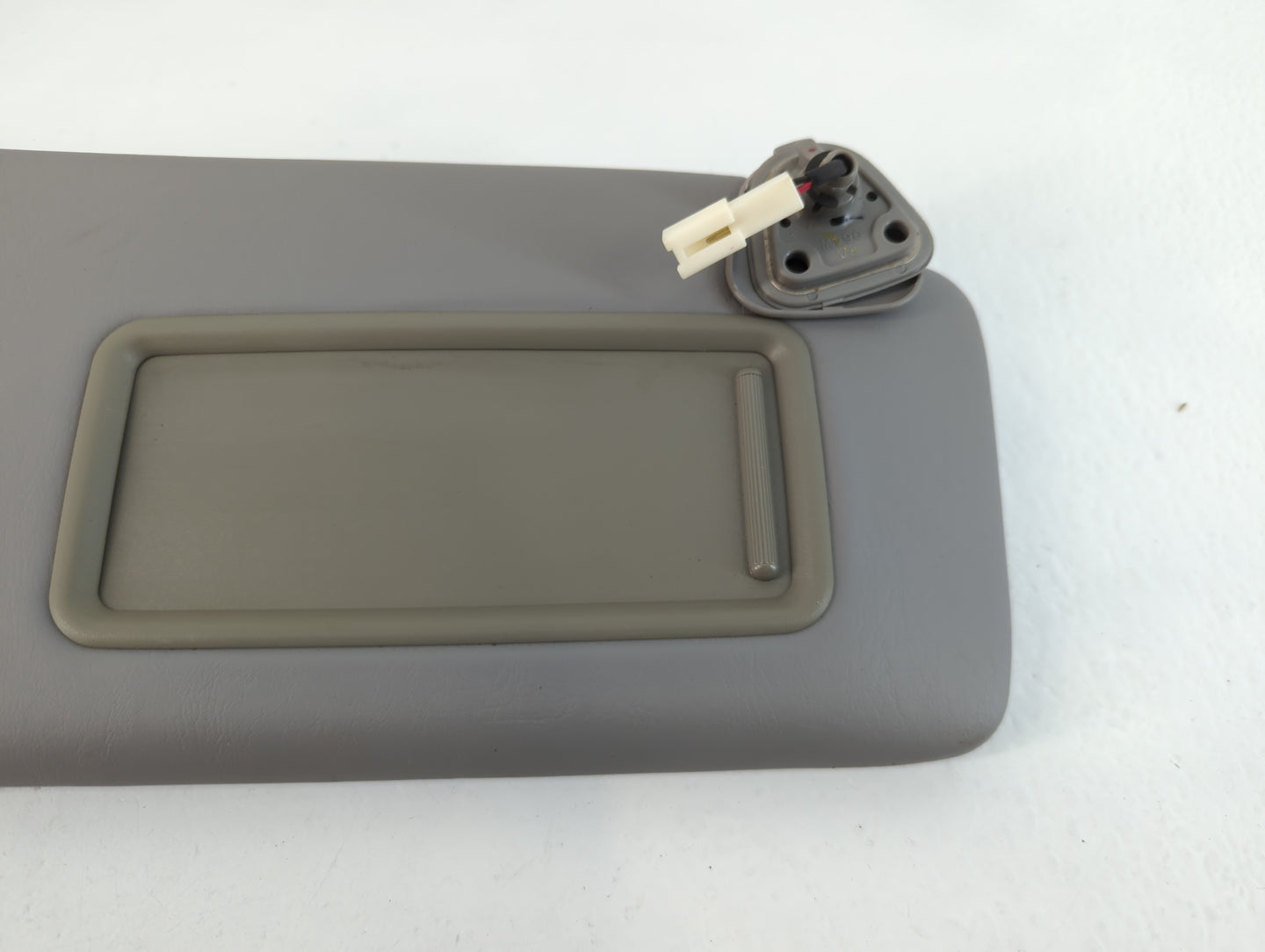 2004-2007 Toyota Highlander Sun Visor Shade Replacement Passenger Right Mirror Fits Fits 2004 2005 2006 2007 OEM Used Auto Parts - Oemusedautoparts1.com