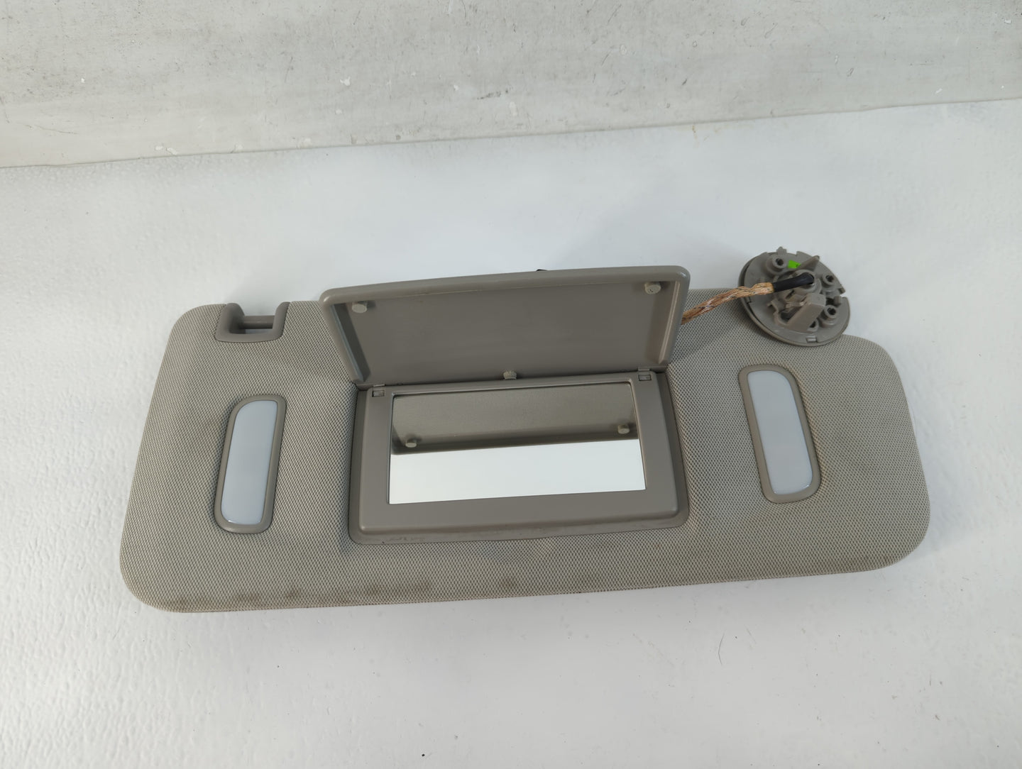 2010-2017 Chevrolet Equinox Sun Visor Shade Replacement Passenger Right Mirror Fits Fits 2010 2011 2012 2013 2014 2015 2016 2017 OEM Used Auto Parts - Oemusedautoparts1.com