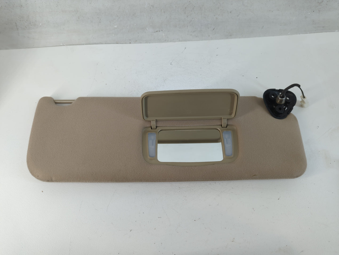 2005-2010 Toyota Sienna Sun Visor Shade Replacement Passenger Right Mirror Fits Fits 2005 2006 2007 2008 2009 2010 OEM Used Auto Parts - Oemusedautoparts1.com
