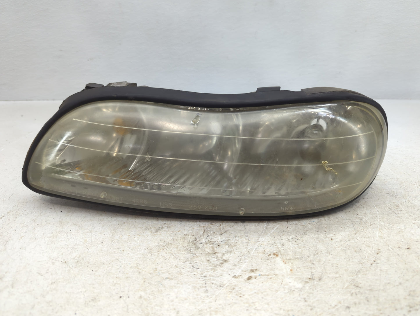 1997-2005 Chevrolet Malibu Passenger Right Oem Head Light Headlight Lamp - Oemusedautoparts1.com