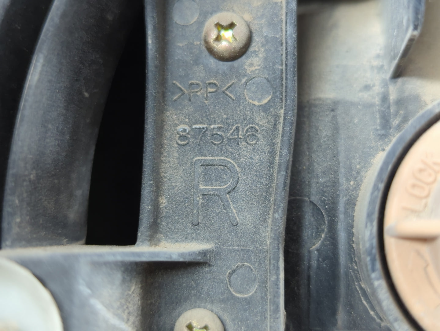 2003-2004 Mitsubishi Outlander Tail Light Assembly Passenger Right OEM P/N:87546 Fits Fits 2003 2004 OEM Used Auto Parts - Oemusedautoparts1.com