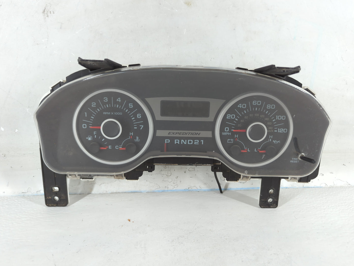 2005-2006 Ford Expedition Instrument Cluster Speedometer Gauges P/N:6L1T-10849-DD Fits Fits 2005 2006 OEM Used Auto Parts - Oemusedautoparts1.com