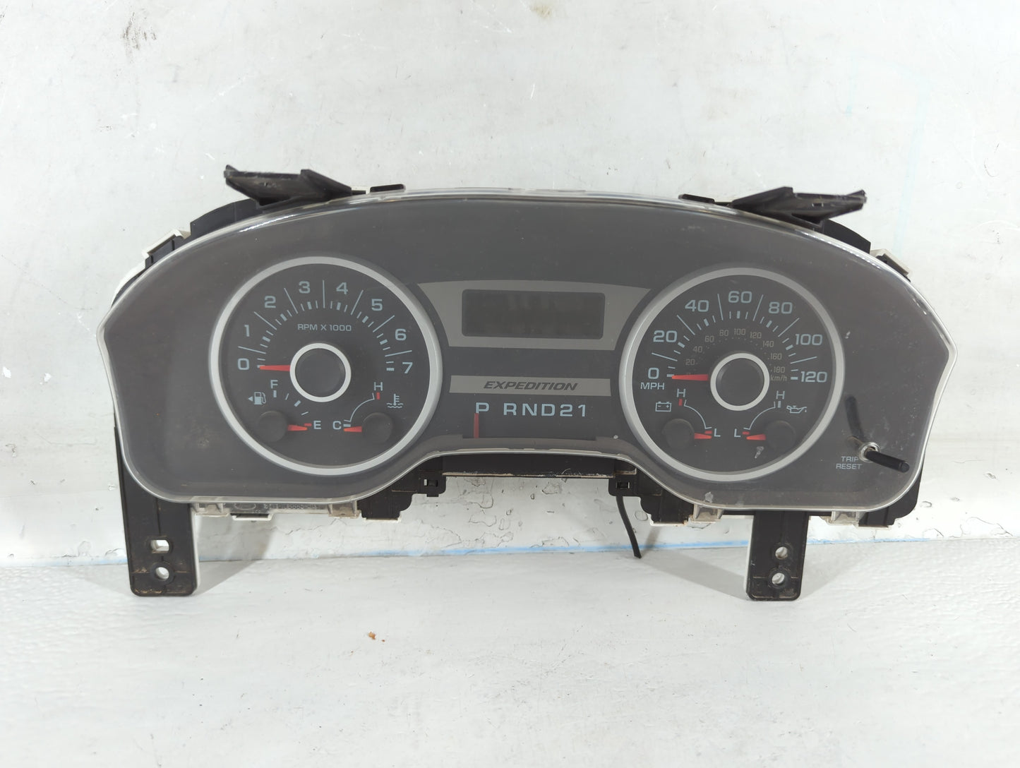 2005-2006 Ford Expedition Instrument Cluster Speedometer Gauges P/N:6L1T-10849-DD Fits Fits 2005 2006 OEM Used Auto Parts - Oemusedautoparts1.com