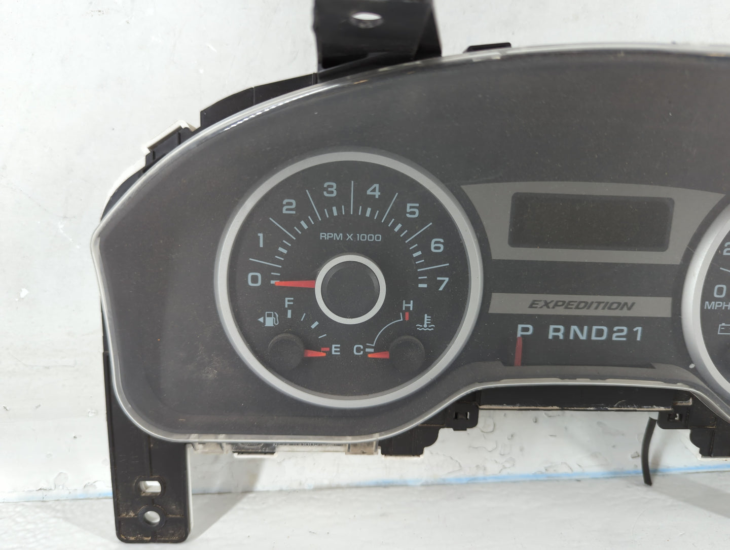 2005-2006 Ford Expedition Instrument Cluster Speedometer Gauges P/N:6L1T-10849-DD Fits Fits 2005 2006 OEM Used Auto Parts - Oemusedautoparts1.com