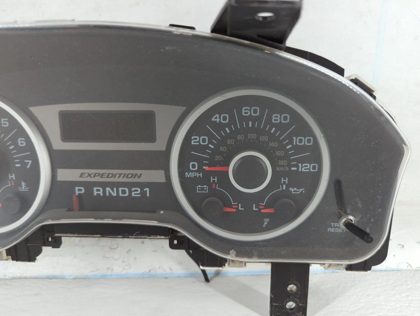 2005-2006 Ford Expedition Instrument Cluster Speedometer Gauges P/N:6L1T-10849-DD Fits Fits 2005 2006 OEM Used Auto Parts - Oemusedautoparts1.com