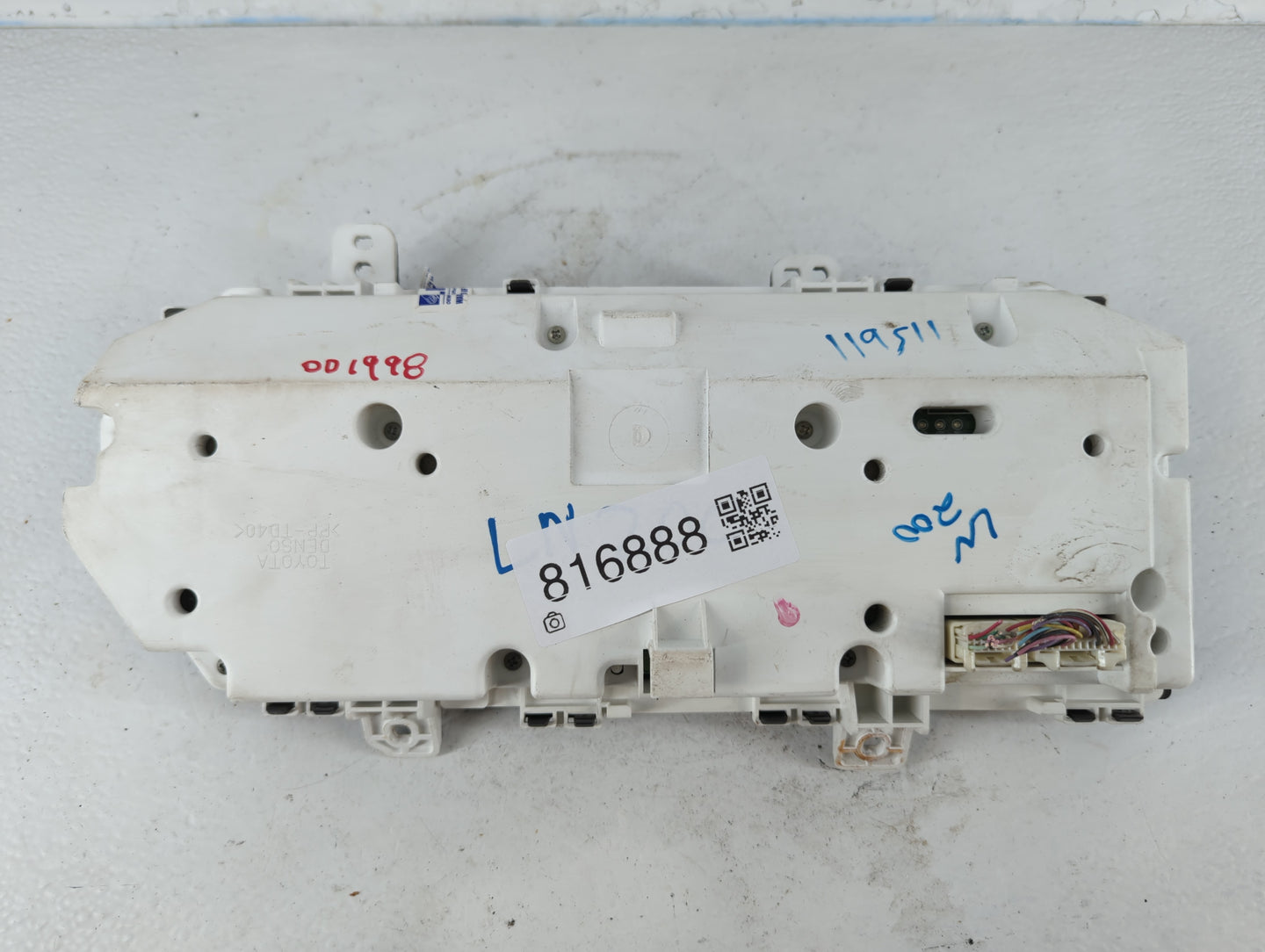 2005-2006 Toyota Avalon Instrument Cluster Speedometer Gauges P/N:83800-07220-00 Fits Fits 2005 2006 OEM Used Auto Parts - Oemusedautoparts1.com