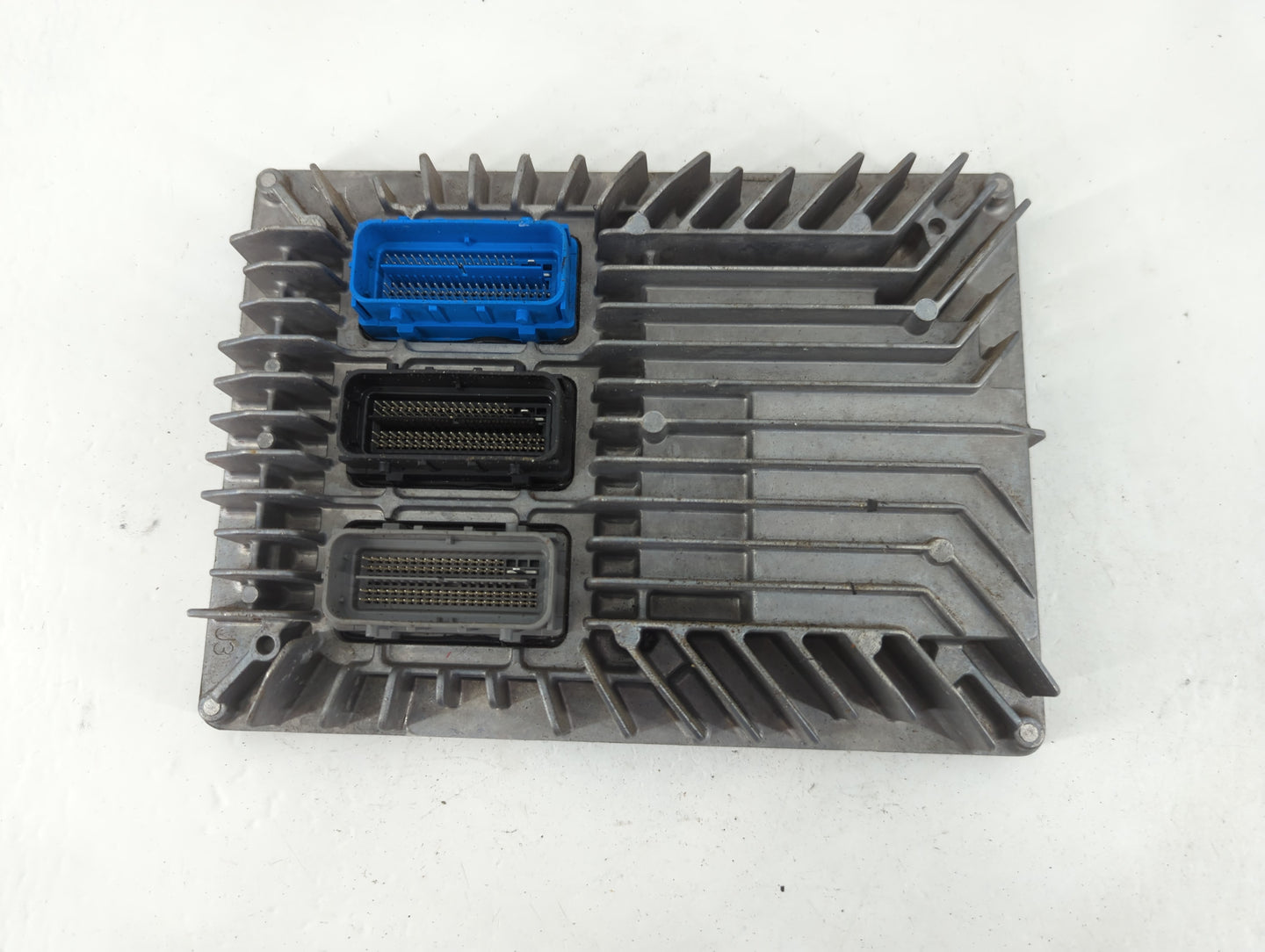 2017 Chevrolet Traverse PCM Engine Control Computer ECU ECM PCU OEM P/N:12670801 E39A Fits Fits 2018 2019 2020 OEM Used Auto Parts - Oemusedautoparts1.com