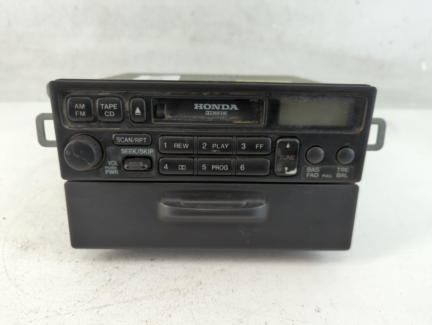 1998-2000 Honda Accord Radio AM FM Cd Player Receiver Replacement Fits Fits 1998 1999 2000 2001 2002 2003 2004 OEM Used Auto Parts - Oemusedautoparts1.com