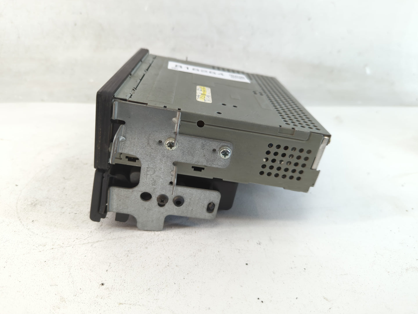 1998-2000 Honda Accord Radio AM FM Cd Player Receiver Replacement Fits Fits 1998 1999 2000 2001 2002 2003 2004 OEM Used Auto Parts - Oemusedautoparts1.com