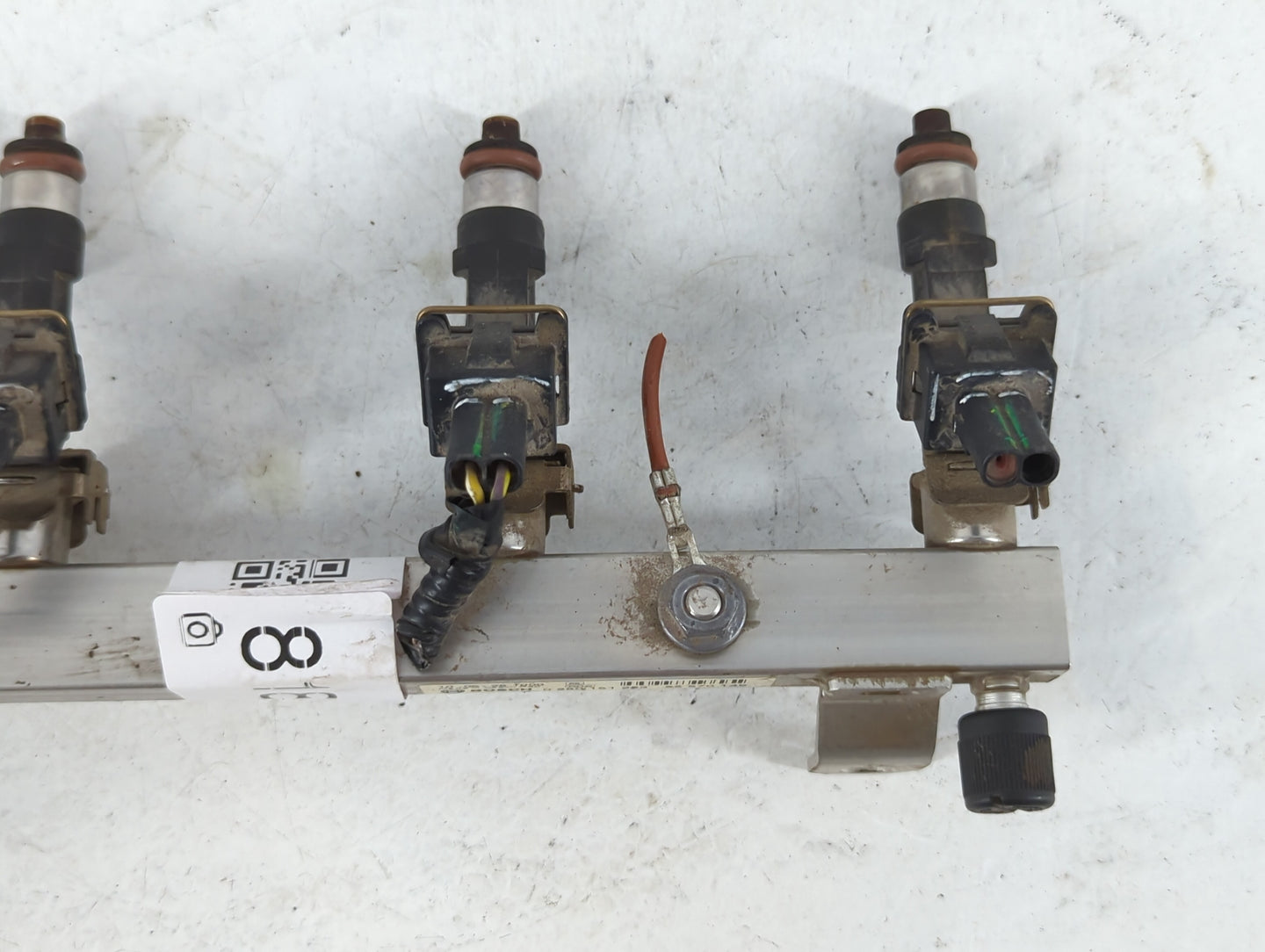 2001 Mercedes-Benz C320 Fuel Injectors P/N:0 280 151 253 Fits OEM Used Auto Parts - Oemusedautoparts1.com