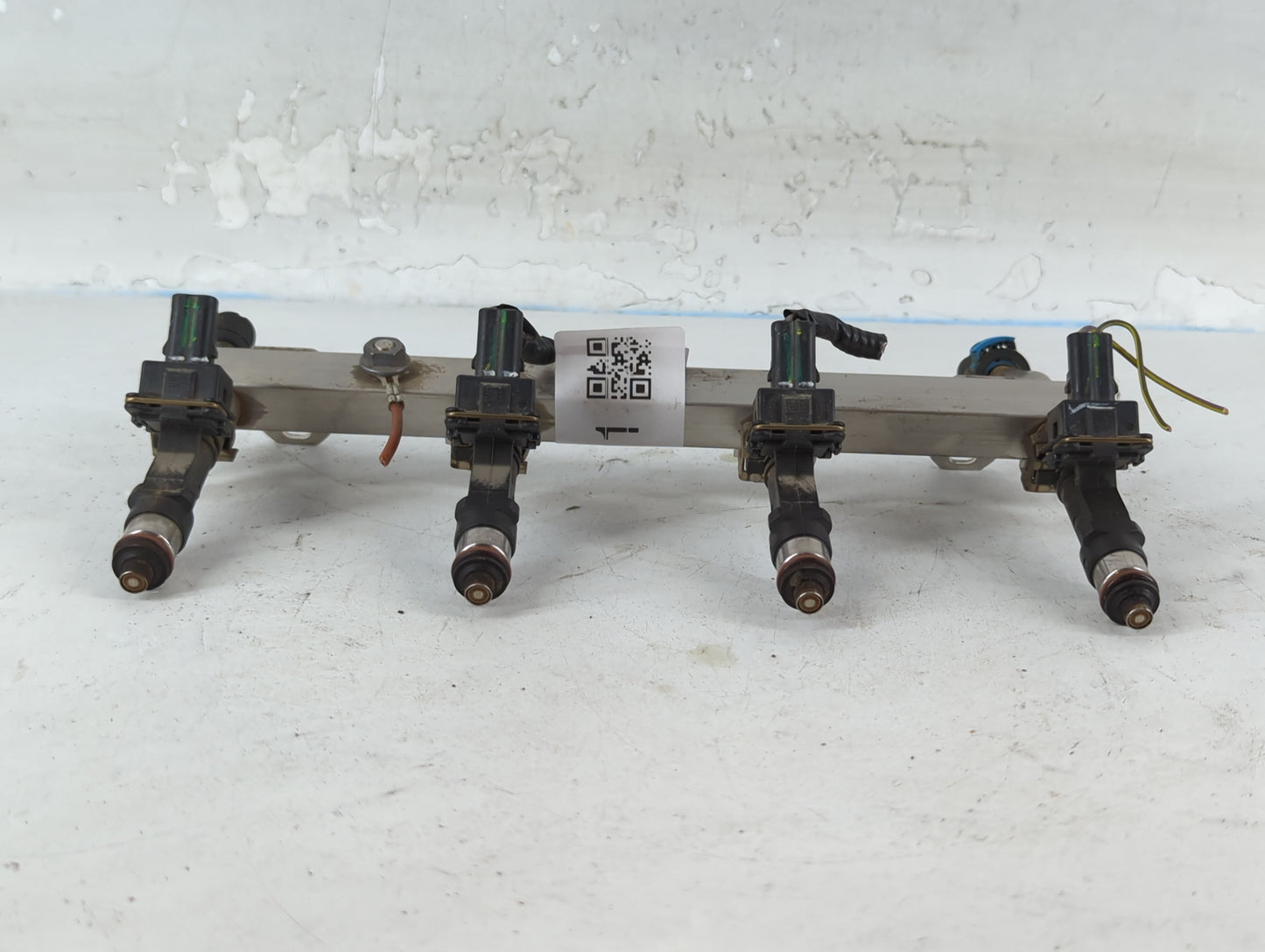 2001 Mercedes-Benz C320 Fuel Injectors P/N:0 280 151 253 Fits OEM Used Auto Parts - Oemusedautoparts1.com