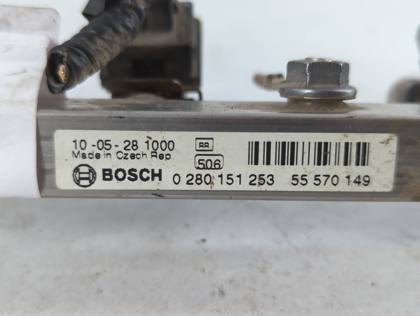 2001 Mercedes-Benz C320 Fuel Injectors P/N:0 280 151 253 Fits OEM Used Auto Parts - Oemusedautoparts1.com