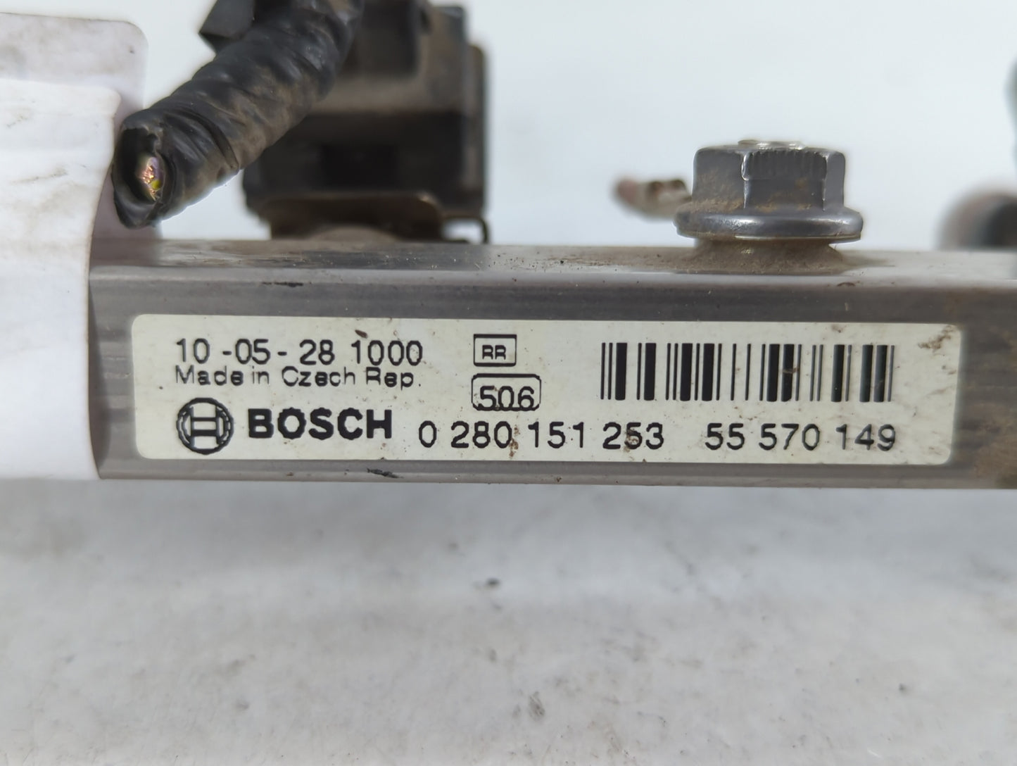 2001 Mercedes-Benz C320 Fuel Injectors P/N:0 280 151 253 Fits OEM Used Auto Parts - Oemusedautoparts1.com