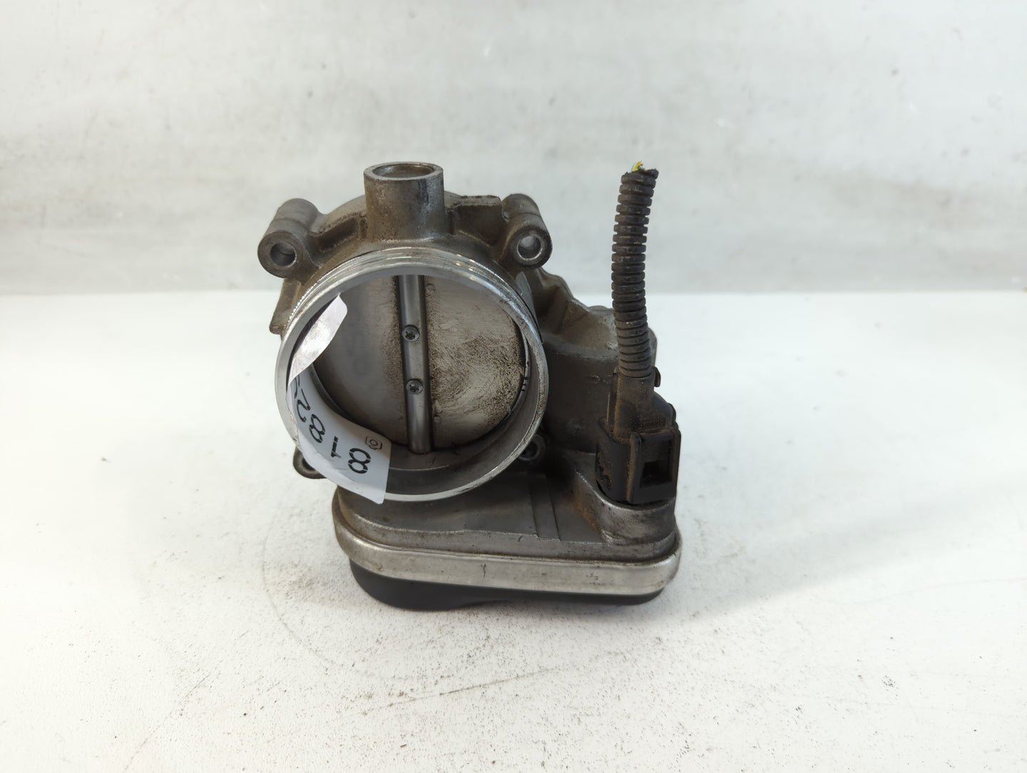 2006-2008 Bmw Z4 Throttle Body P/N:1354 7 516 946 -04 Fits Fits 2006 2007 2008 OEM Used Auto Parts - Oemusedautoparts1.com