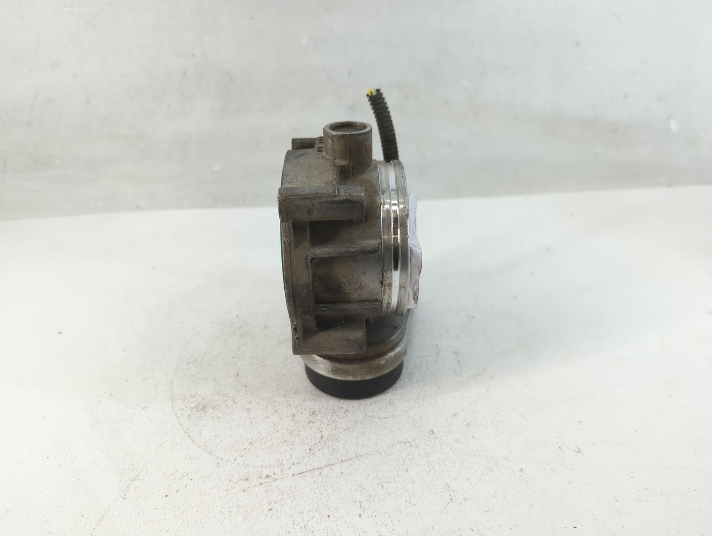 2006-2008 Bmw Z4 Throttle Body P/N:1354 7 516 946 -04 Fits Fits 2006 2007 2008 OEM Used Auto Parts - Oemusedautoparts1.com