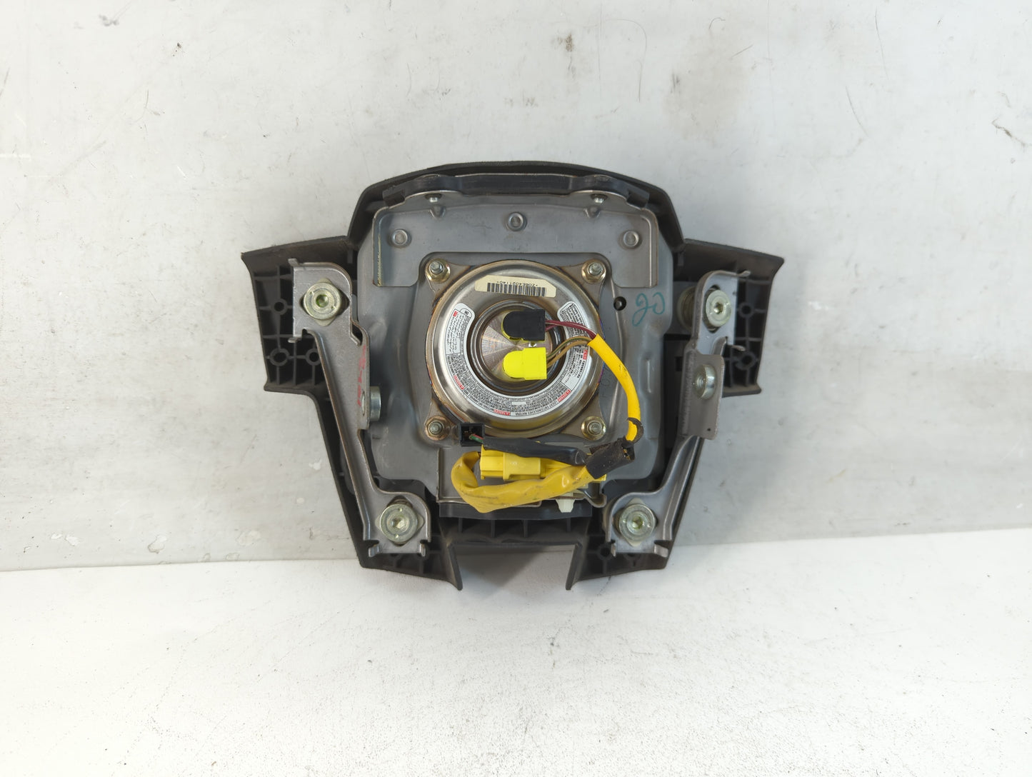 2004-2006 Mitsubishi Galant Air Bag Driver Left Steering Wheel Mounted Fits Fits 2004 2005 2006 OEM Used Auto Parts - Oemusedautoparts1.com