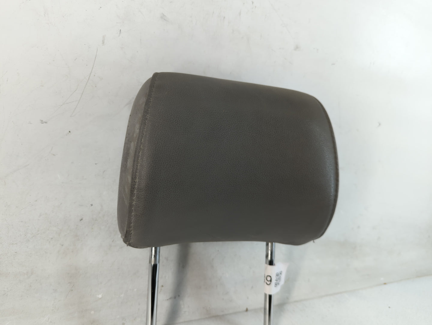 2006-2008 Toyota Sienna Headrest Head Rest Front Driver Passenger Seat Fits Fits 2006 2007 2008 OEM Used Auto Parts - Oemusedautoparts1.com