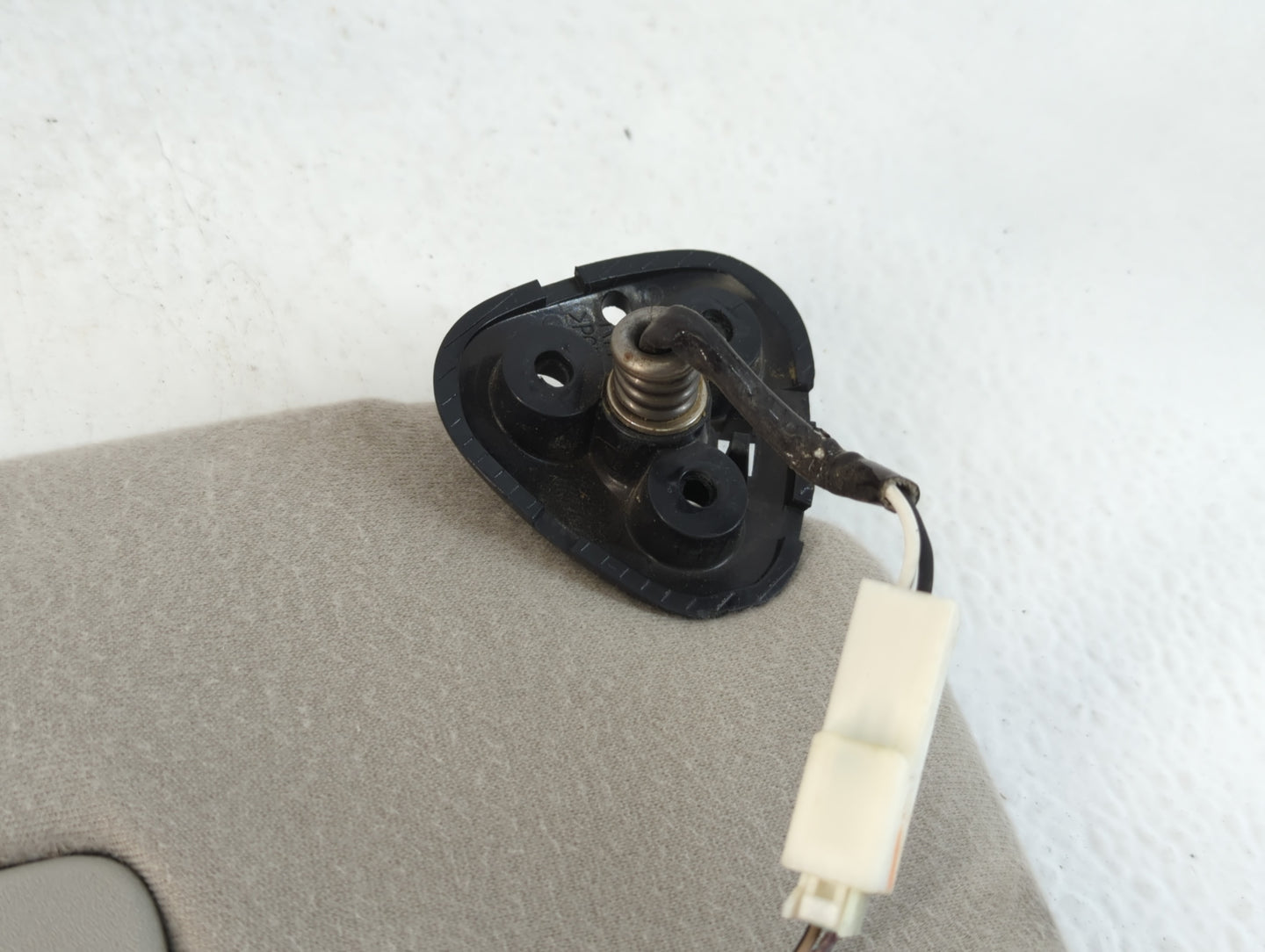 2005-2010 Toyota Sienna Sun Visor Shade Replacement Passenger Right Mirror Fits Fits 2005 2006 2007 2008 2009 2010 OEM Used Auto Parts - Oemusedautoparts1.com