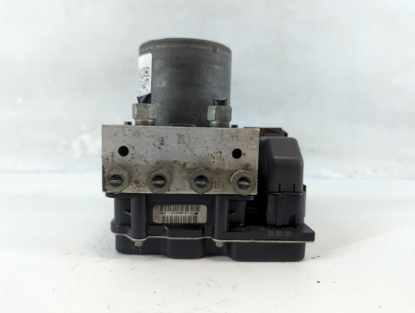 2012-2017 Buick Enclave ABS Pump Control Module Replacement P/N:22912779 Fits Fits 2012 2013 2014 2015 2016 2017 OEM Used Auto Parts - Oemusedautoparts1.com