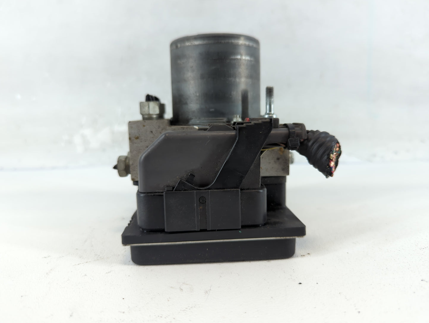 2012-2017 Buick Enclave ABS Pump Control Module Replacement P/N:22912779 Fits Fits 2012 2013 2014 2015 2016 2017 OEM Used Auto Parts - Oemusedautoparts1.com