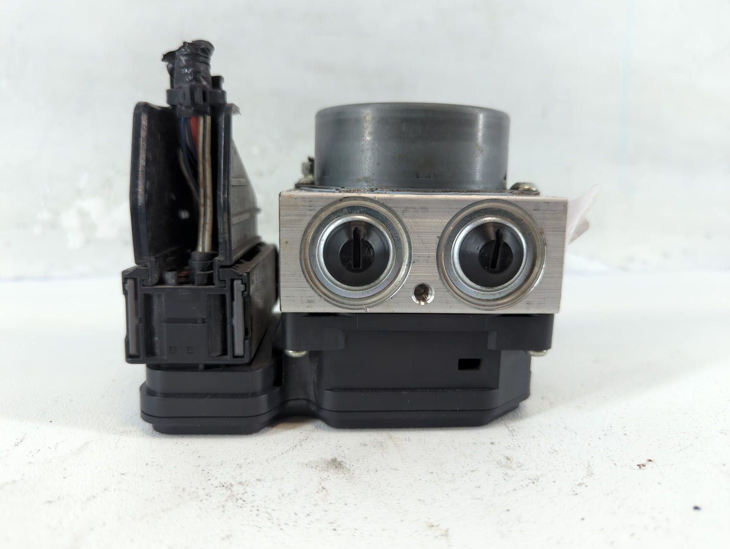 2013 Dodge Caravan ABS Pump Control Module Replacement P/N:113040-41030 Fits OEM Used Auto Parts - Oemusedautoparts1.com