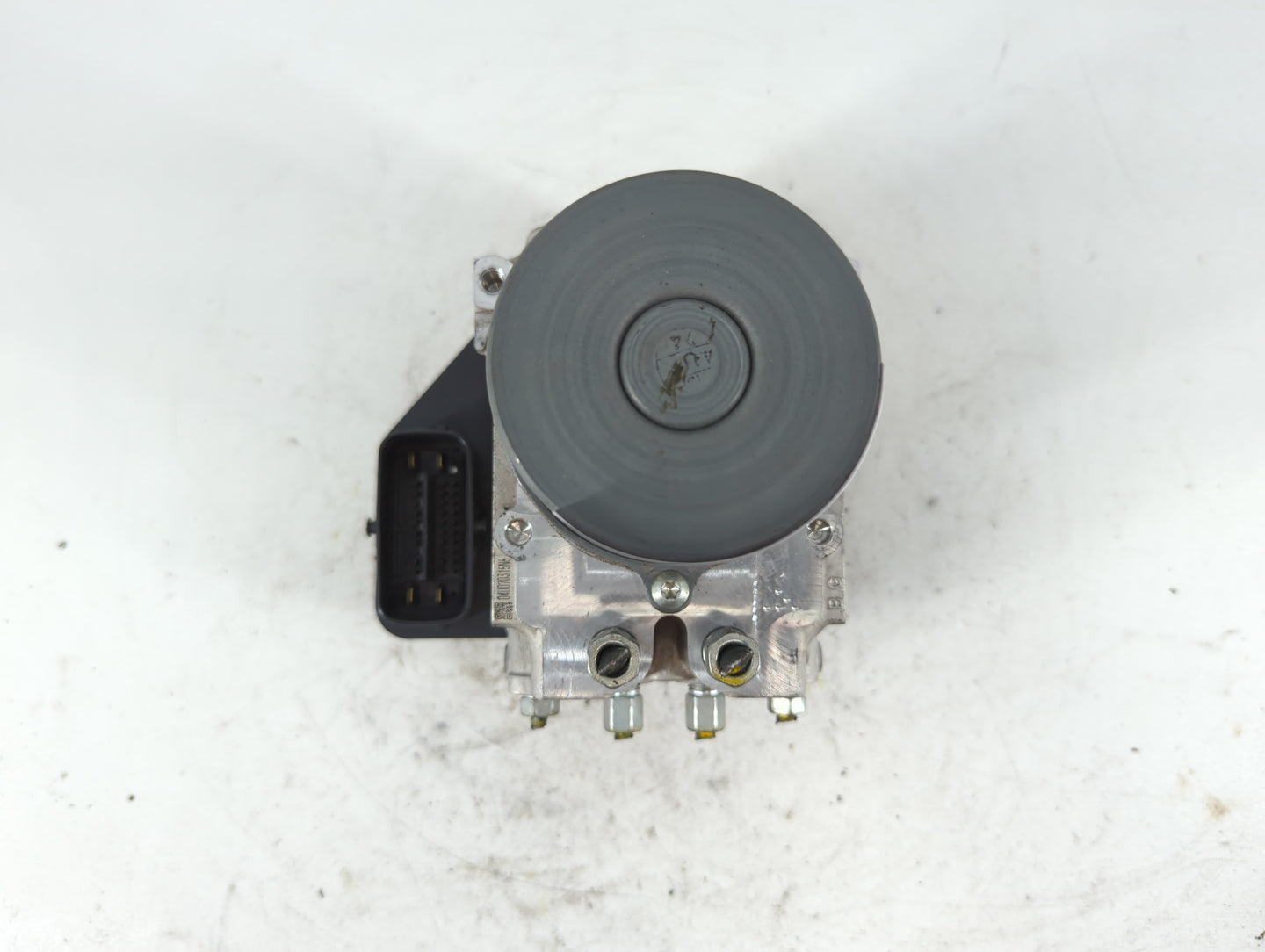 2016-2017 Infiniti Q50 ABS Pump Control Module Replacement P/N:133000-0782 47660 4GH0A Fits Fits 2016 2017 OEM Used Auto Parts - Oemusedautoparts1.com