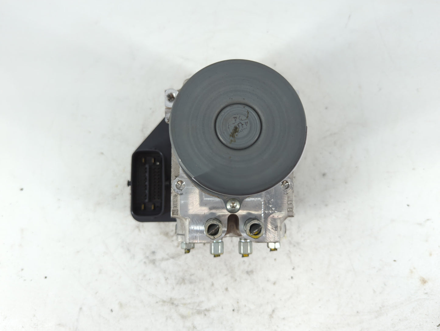 2016-2017 Infiniti Q50 ABS Pump Control Module Replacement P/N:133000-0782 47660 4GH0A Fits Fits 2016 2017 OEM Used Auto Parts - Oemusedautoparts1.com