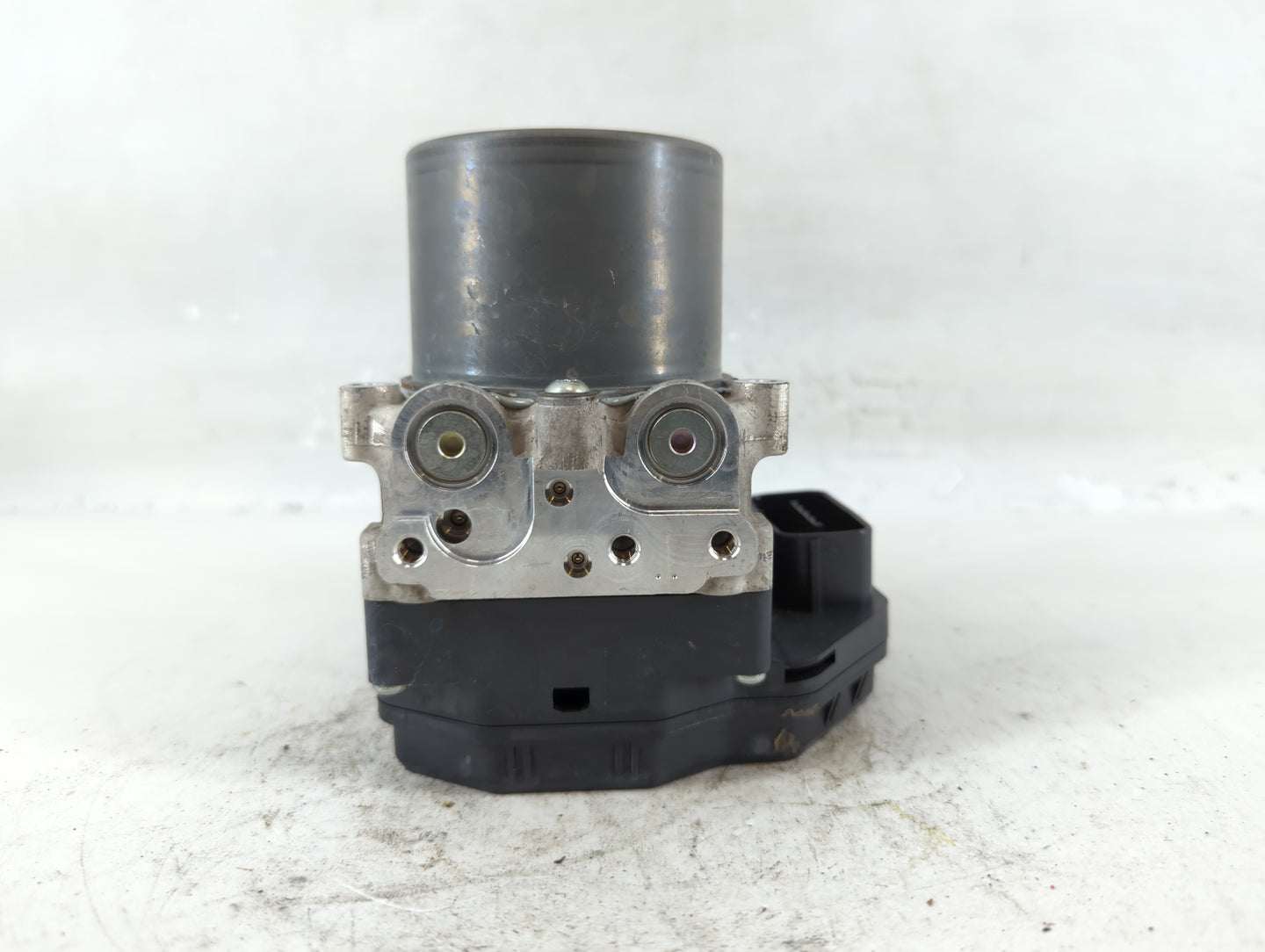 2016-2017 Infiniti Q50 ABS Pump Control Module Replacement P/N:133000-0782 47660 4GH0A Fits Fits 2016 2017 OEM Used Auto Parts - Oemusedautoparts1.com