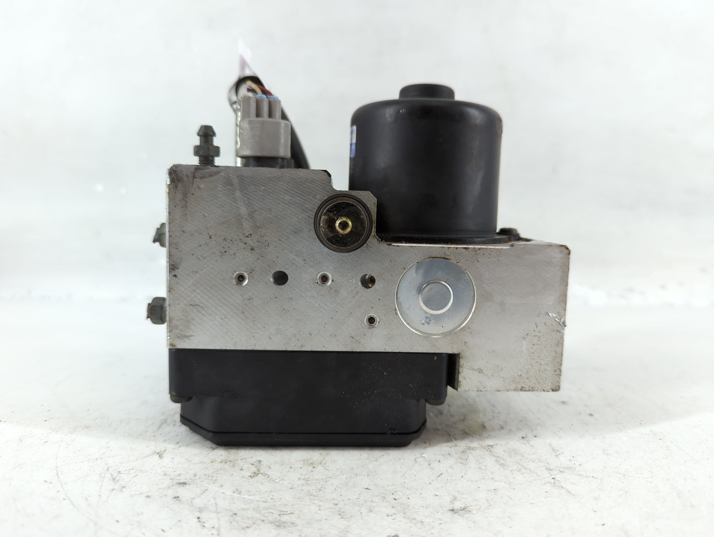 2001-2004 Lexus Ls430 ABS Pump Control Module Replacement P/N:44540-50020 Fits Fits 2001 2002 2003 2004 OEM Used Auto Parts - Oemusedautoparts1.com