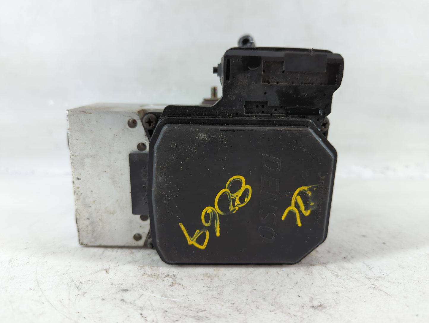 2001-2004 Lexus Ls430 ABS Pump Control Module Replacement P/N:44540-50020 Fits Fits 2001 2002 2003 2004 OEM Used Auto Parts - Oemusedautoparts1.com
