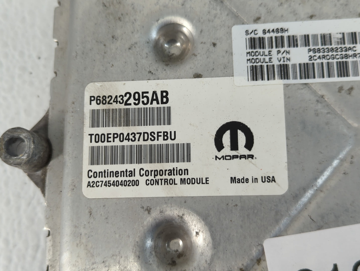 2017 Dodge Caravan PCM Engine Control Computer ECU ECM PCU OEM P/N:P68330233AC Fits Fits 2016 2018 2019 2020 OEM Used Auto Parts - Oemusedautoparts1.com