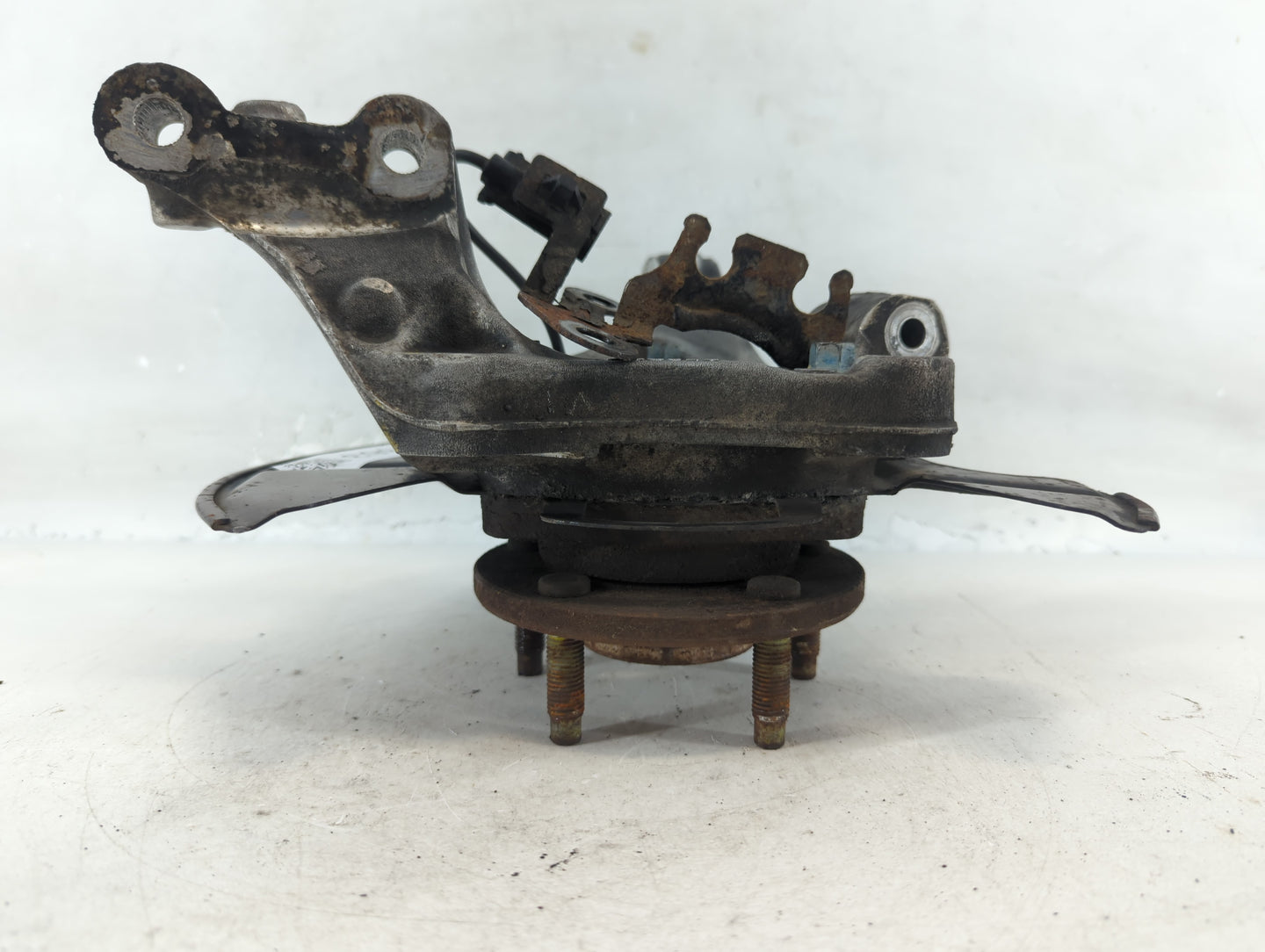 2007-2009 Saturn Aura Driver Front Wheel Hub Oem - Oemusedautoparts1.com