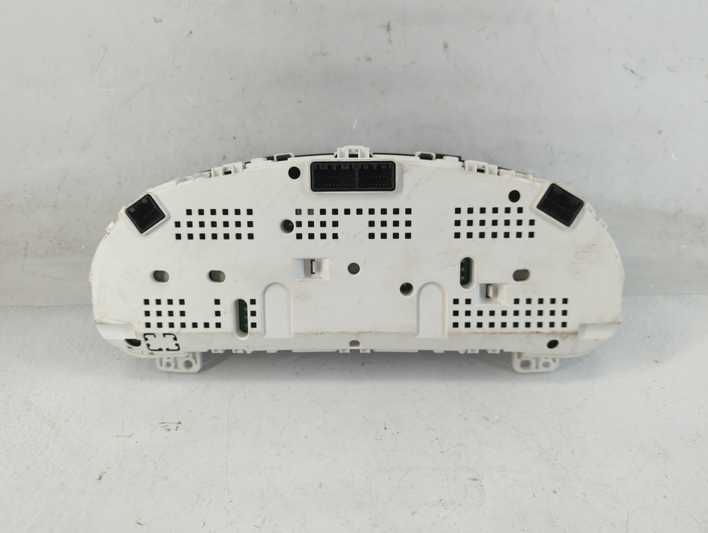 2010-2012 Hyundai Santa Fe Instrument Cluster Speedometer Gauges P/N:94011-0W130 Fits Fits 2010 2011 2012 OEM Used Auto Parts - Oemusedautoparts1.com