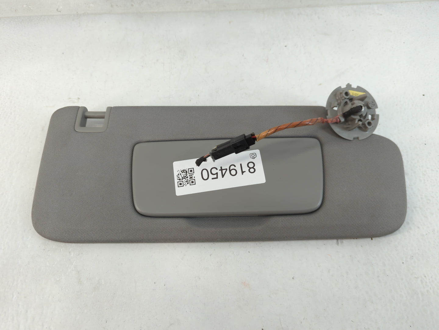 2018-2019 Chevrolet Equinox Sun Visor Shade Replacement Passenger Right Mirror Fits Fits 2018 2019 OEM Used Auto Parts - Oemusedautoparts1.com