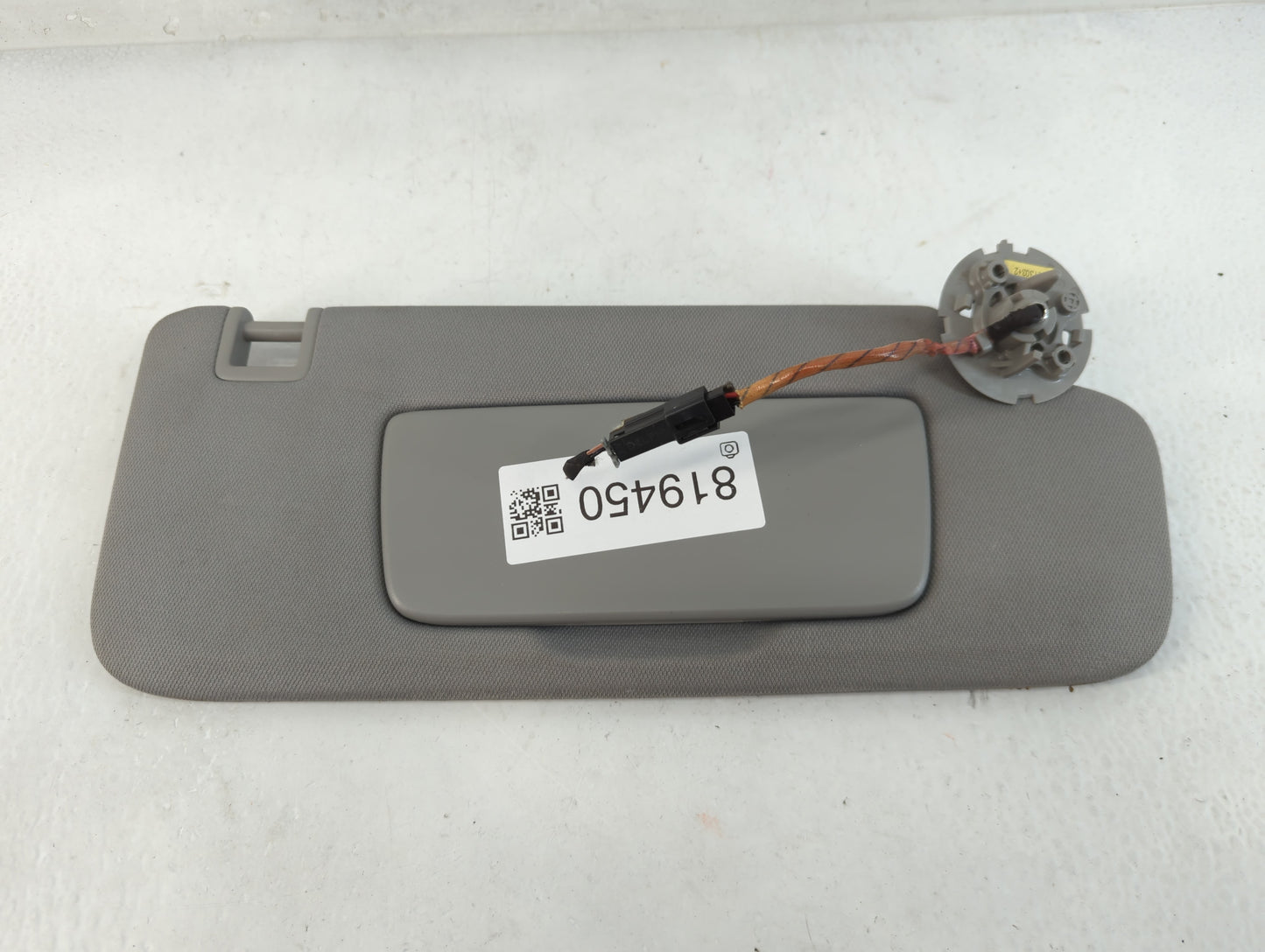 2018-2019 Chevrolet Equinox Sun Visor Shade Replacement Passenger Right Mirror Fits Fits 2018 2019 OEM Used Auto Parts - Oemusedautoparts1.com