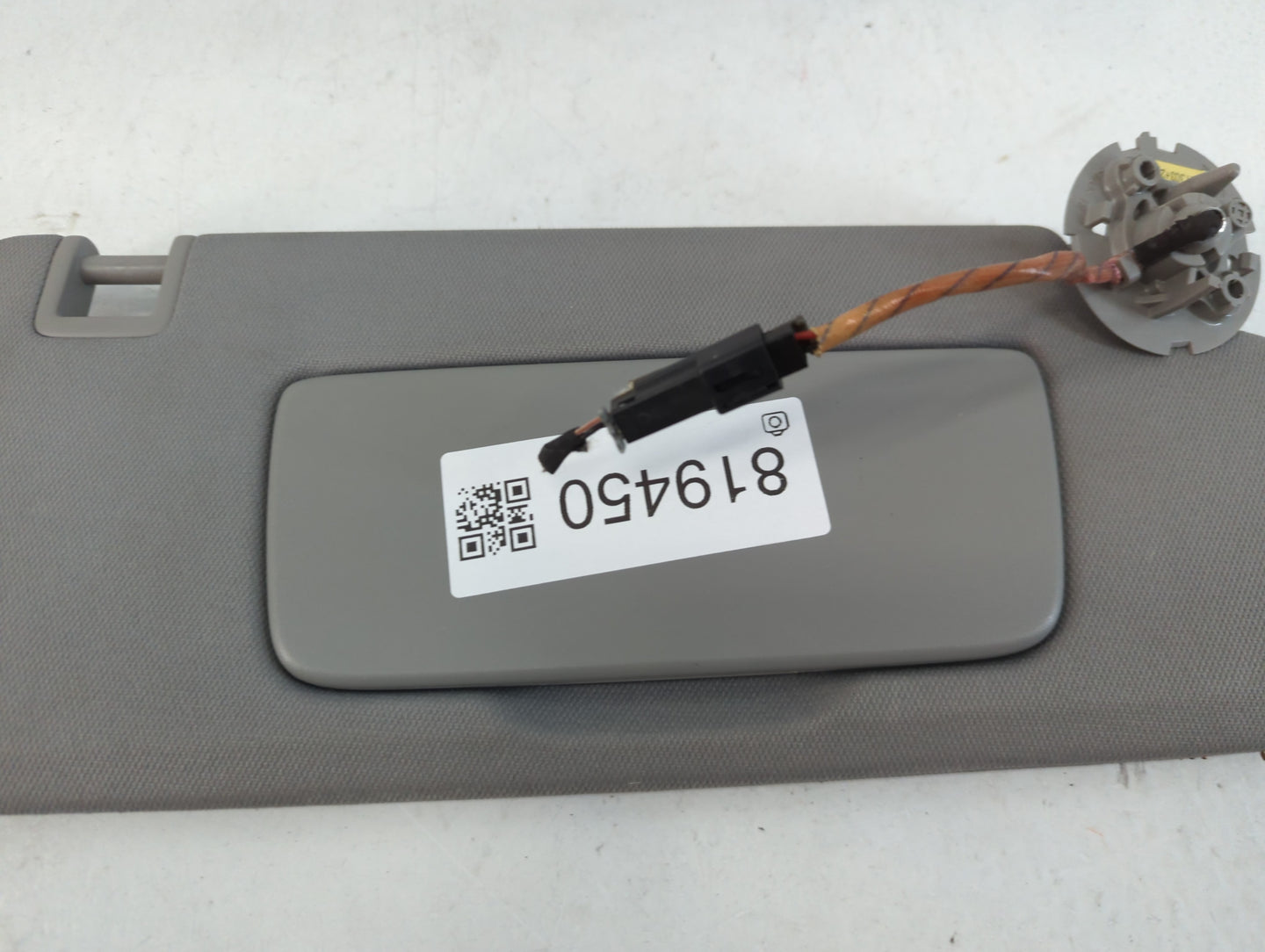 2018-2019 Chevrolet Equinox Sun Visor Shade Replacement Passenger Right Mirror Fits Fits 2018 2019 OEM Used Auto Parts - Oemusedautoparts1.com