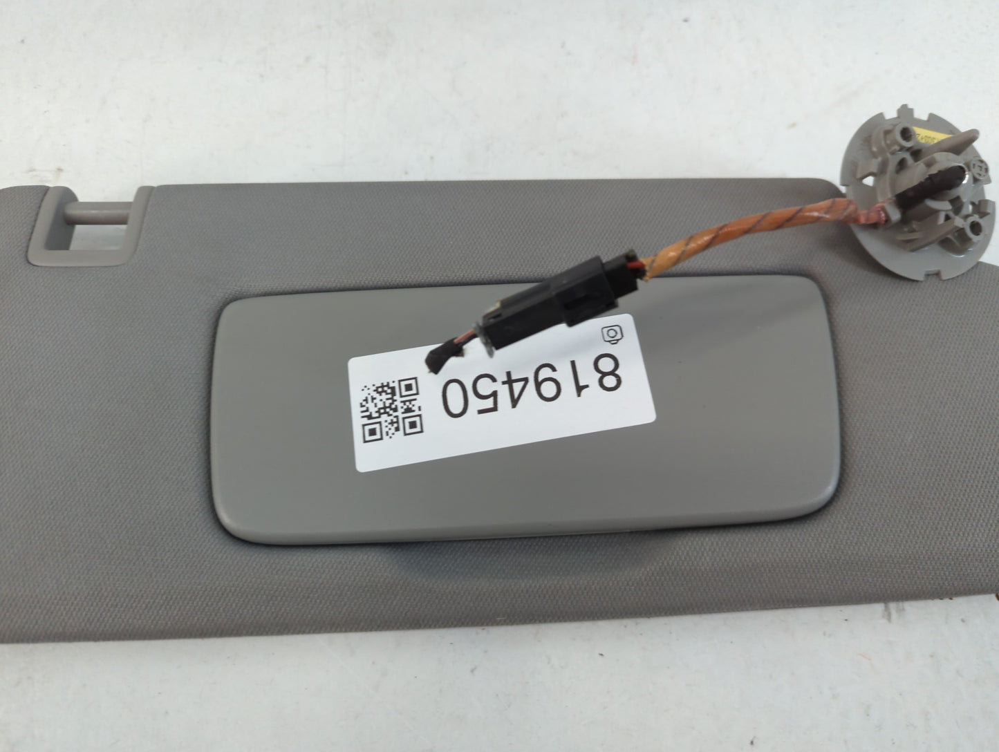 2018-2019 Chevrolet Equinox Sun Visor Shade Replacement Passenger Right Mirror Fits Fits 2018 2019 OEM Used Auto Parts - Oemusedautoparts1.com