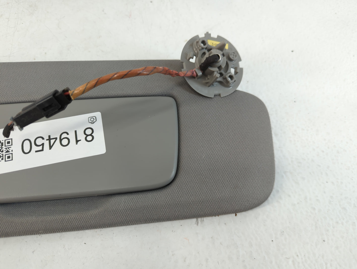 2018-2019 Chevrolet Equinox Sun Visor Shade Replacement Passenger Right Mirror Fits Fits 2018 2019 OEM Used Auto Parts - Oemusedautoparts1.com
