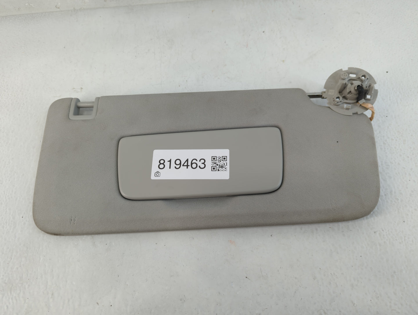 2018-2022 Chevrolet Traverse Sun Visor Shade Replacement Passenger Right Mirror Fits Fits 2018 2019 2020 2021 2022 OEM Used Auto Parts - Oemusedautoparts1.com