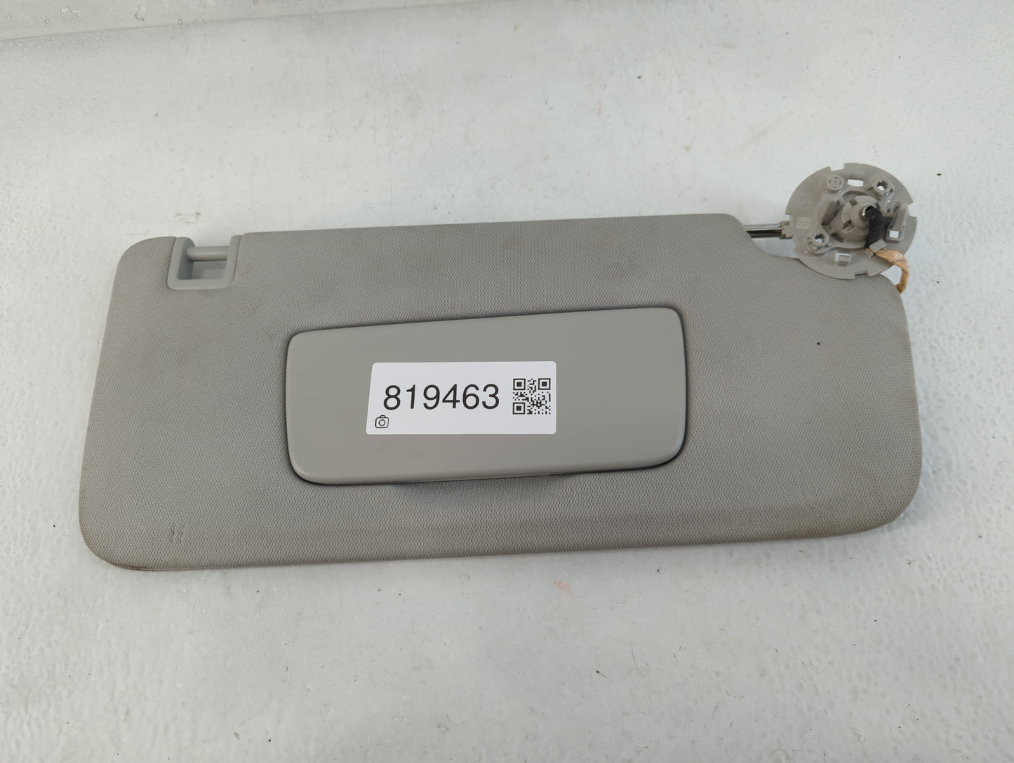 2018-2022 Chevrolet Traverse Sun Visor Shade Replacement Passenger Right Mirror Fits Fits 2018 2019 2020 2021 2022 OEM Used Auto Parts - Oemusedautoparts1.com