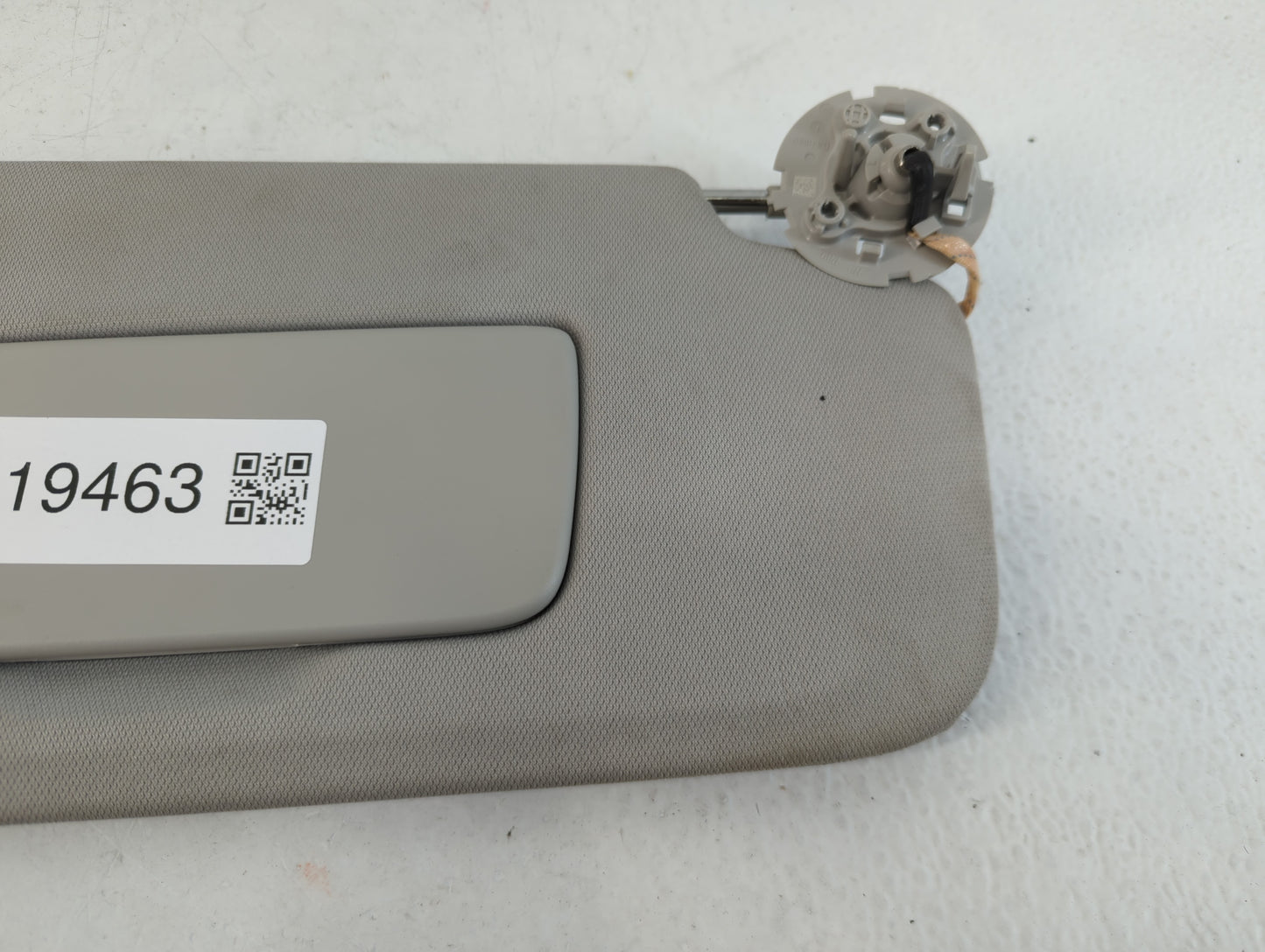 2018-2022 Chevrolet Traverse Sun Visor Shade Replacement Passenger Right Mirror Fits Fits 2018 2019 2020 2021 2022 OEM Used Auto Parts - Oemusedautoparts1.com