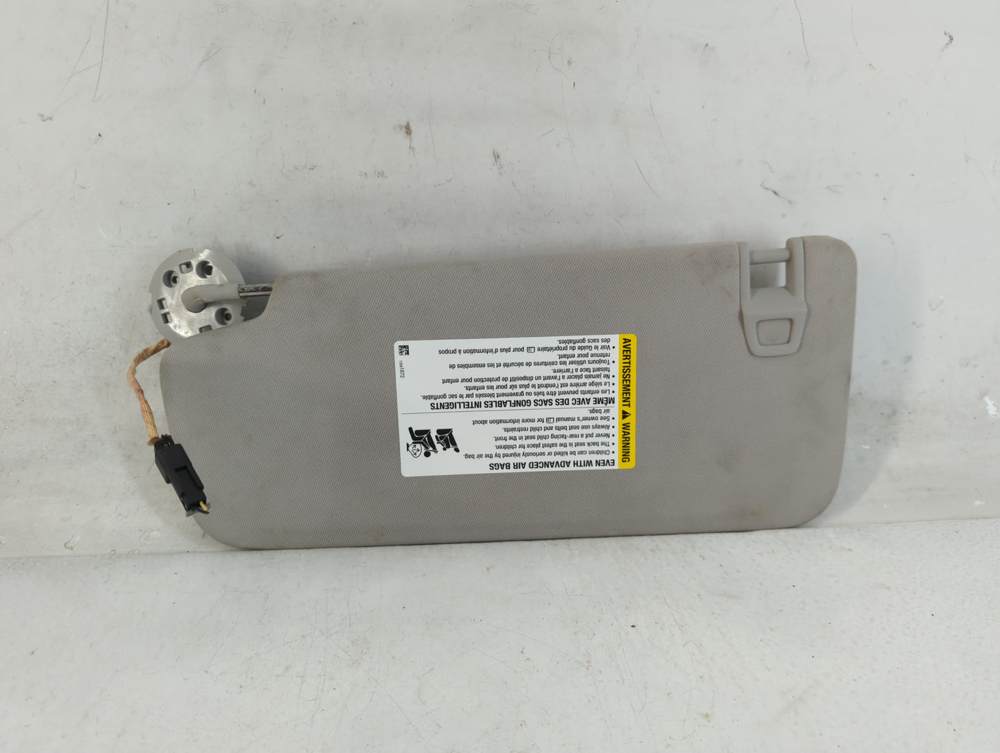 2018-2022 Chevrolet Traverse Sun Visor Shade Replacement Passenger Right Mirror Fits Fits 2018 2019 2020 2021 2022 OEM Used Auto Parts - Oemusedautoparts1.com