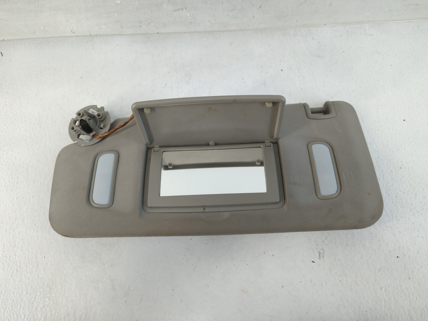 2013 Chevrolet Traverse Sun Visor Shade Replacement Passenger Right Mirror Fits OEM Used Auto Parts - Oemusedautoparts1.com