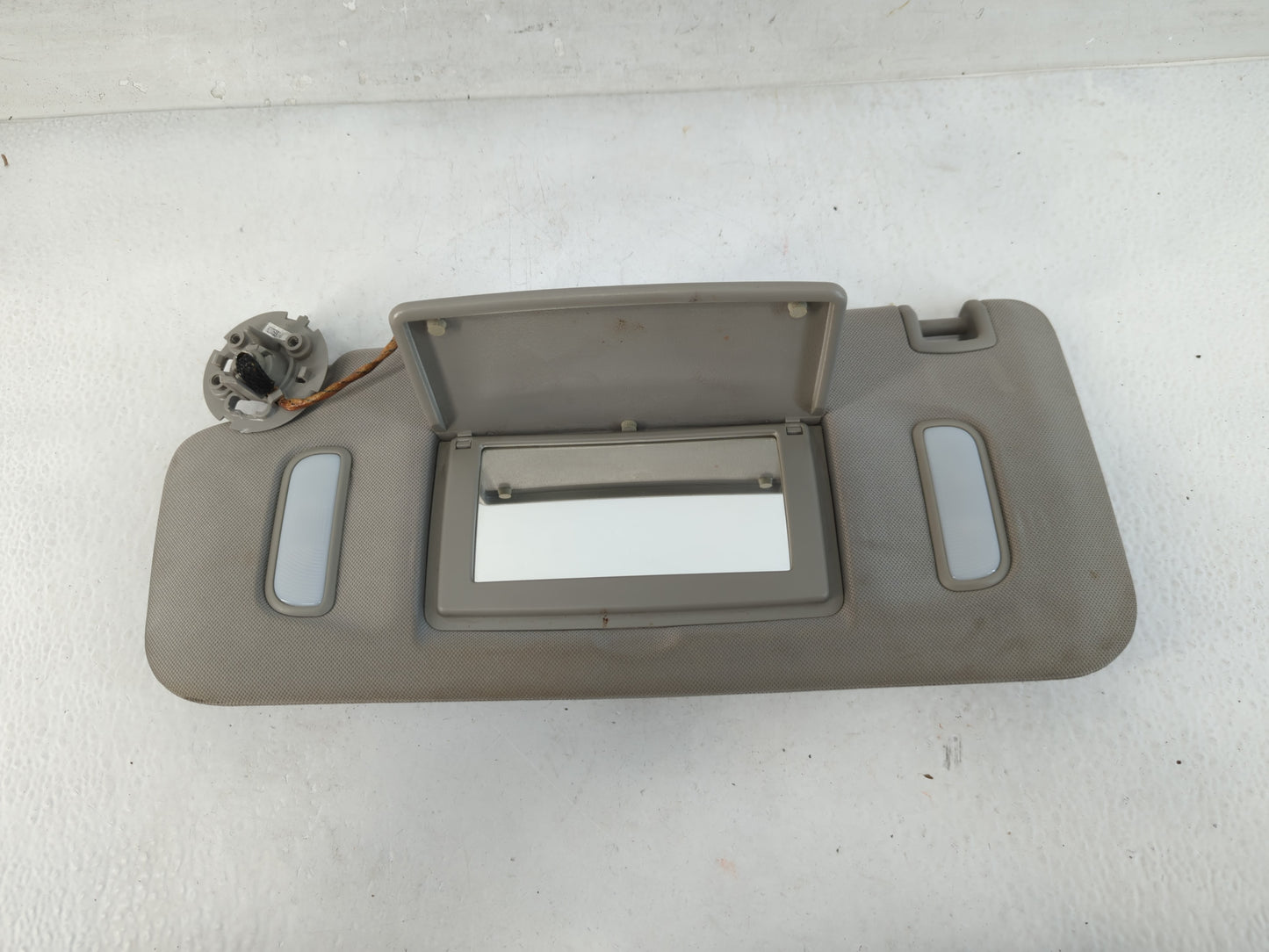 2013 Chevrolet Traverse Sun Visor Shade Replacement Passenger Right Mirror Fits OEM Used Auto Parts - Oemusedautoparts1.com