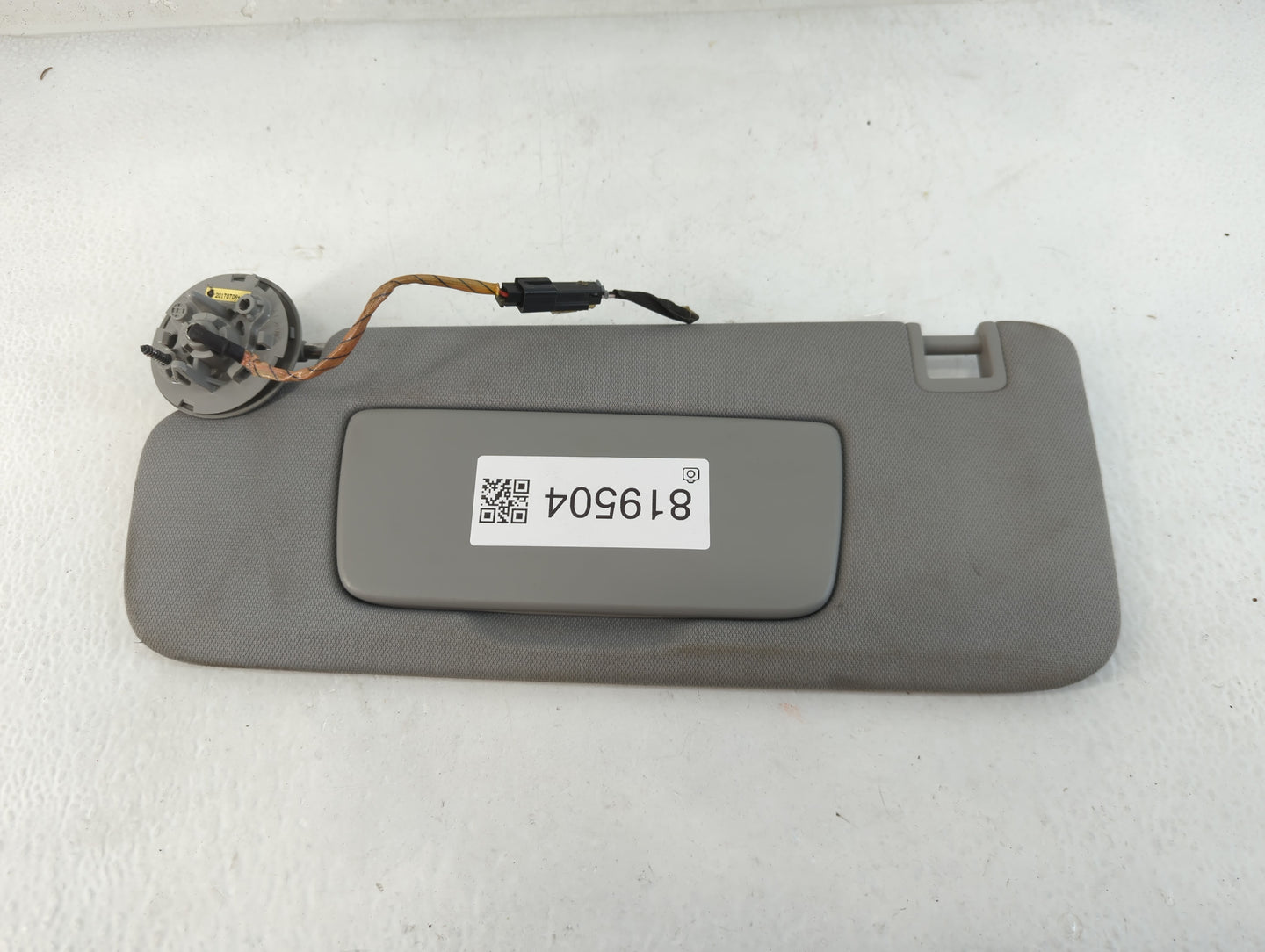 2018-2019 Chevrolet Equinox Sun Visor Shade Replacement Driver Left Mirror Fits Fits 2018 2019 OEM Used Auto Parts - Oemusedautoparts1.com