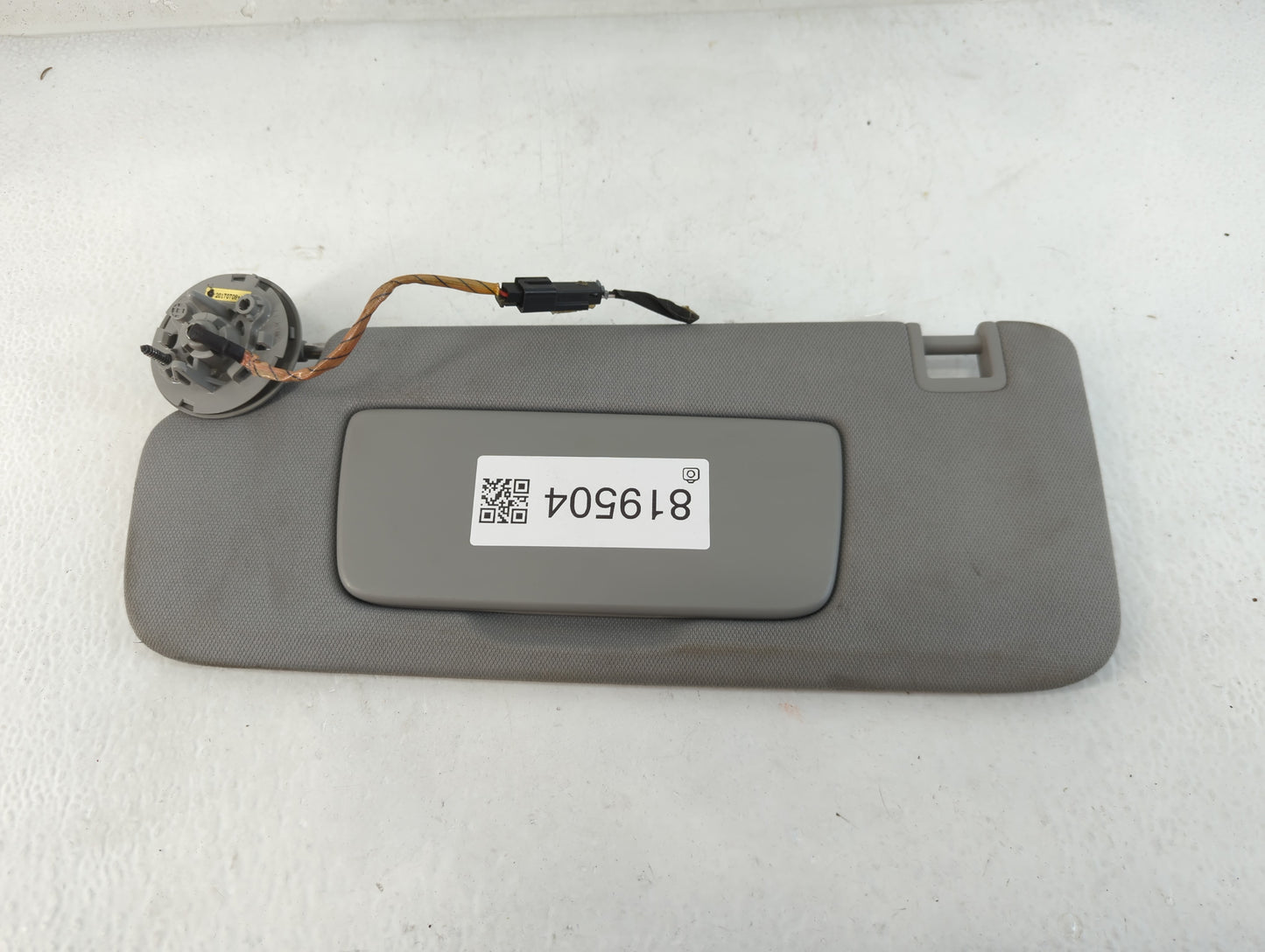 2018-2019 Chevrolet Equinox Sun Visor Shade Replacement Driver Left Mirror Fits Fits 2018 2019 OEM Used Auto Parts - Oemusedautoparts1.com