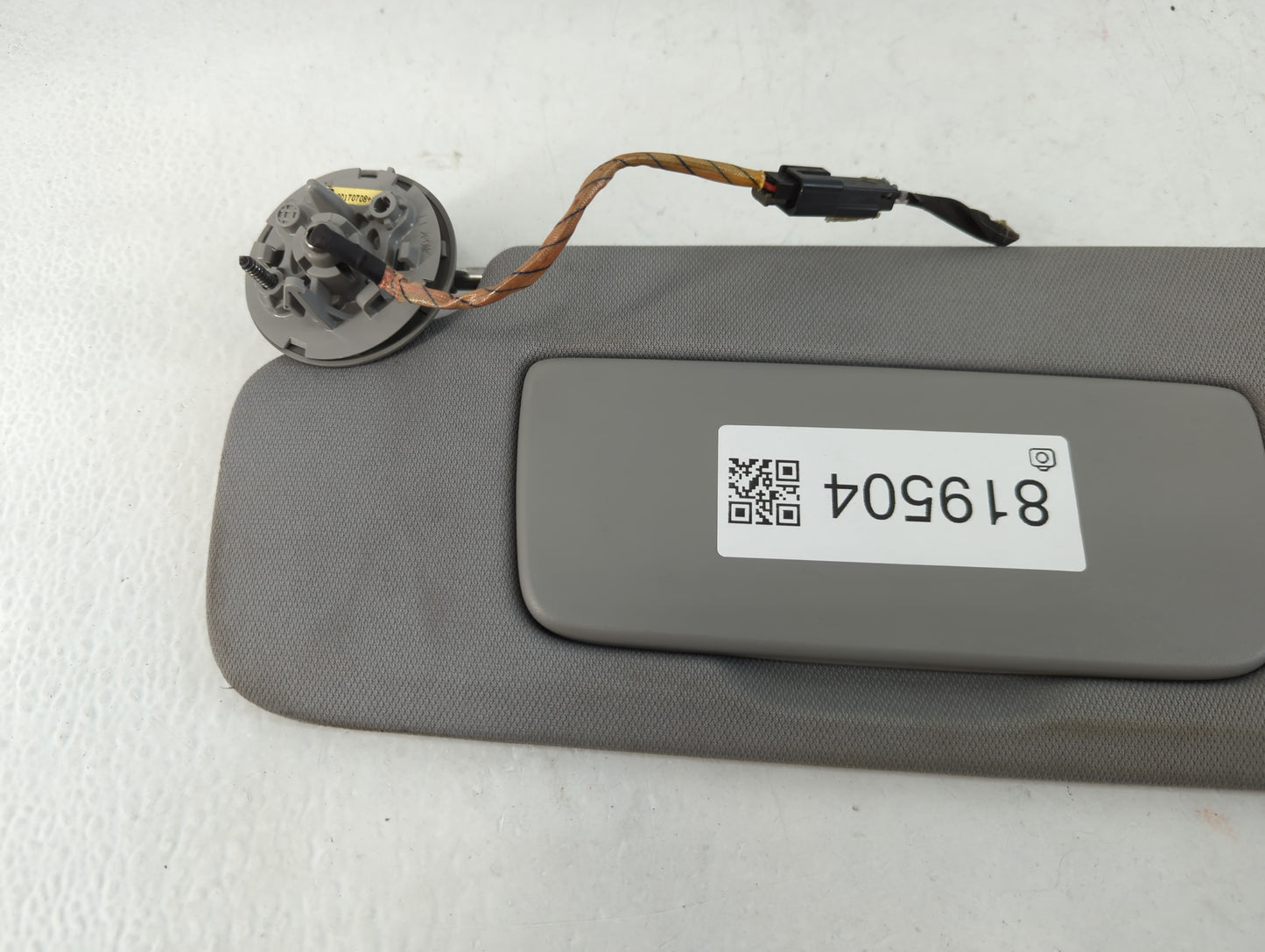 2018-2019 Chevrolet Equinox Sun Visor Shade Replacement Driver Left Mirror Fits Fits 2018 2019 OEM Used Auto Parts - Oemusedautoparts1.com