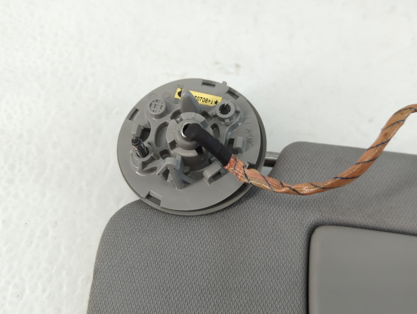 2018-2019 Chevrolet Equinox Sun Visor Shade Replacement Driver Left Mirror Fits Fits 2018 2019 OEM Used Auto Parts - Oemusedautoparts1.com