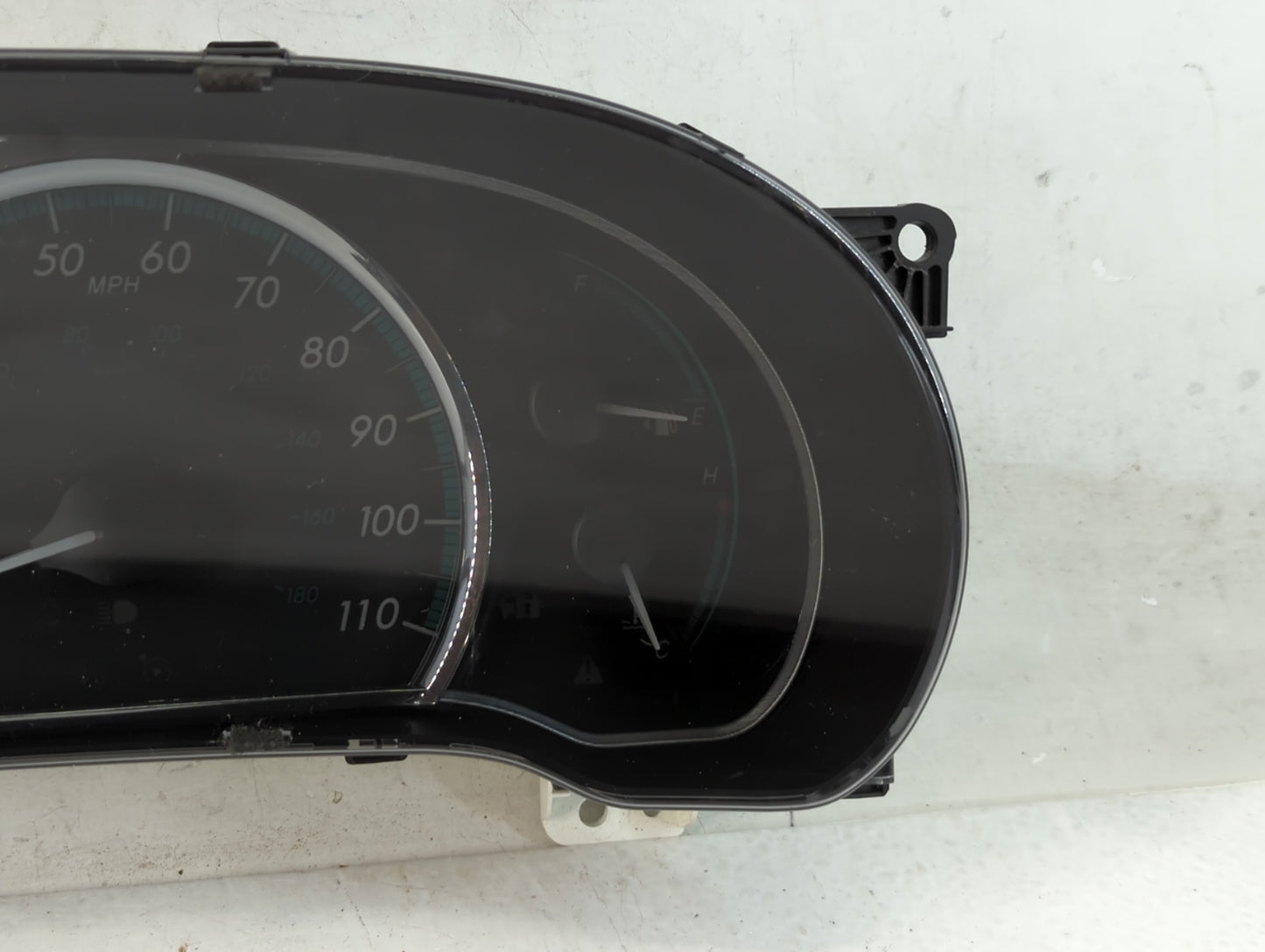 2011-2014 Toyota Sienna Instrument Cluster Speedometer Gauges P/N:TN257450-5784 83800-08370-00 Fits Fits 2011 2012 2013 2014 OEM Used Auto Parts - Oemusedautoparts1.com