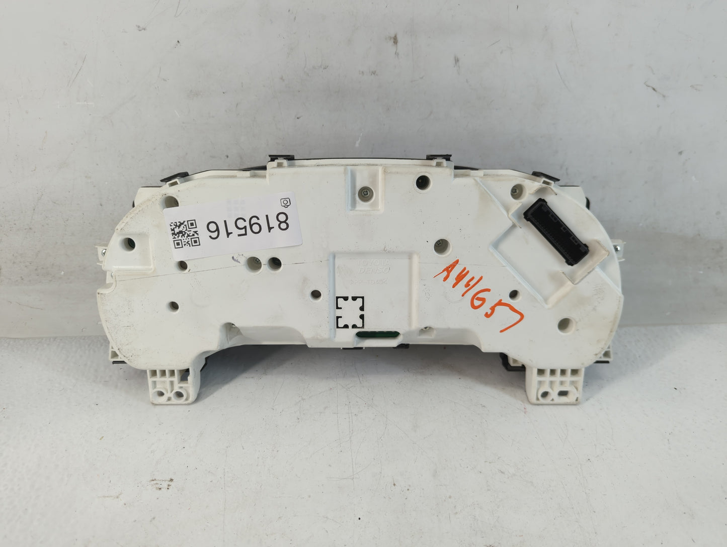 2011-2014 Toyota Sienna Instrument Cluster Speedometer Gauges P/N:TN257450-5784 83800-08370-00 Fits Fits 2011 2012 2013 2014 OEM Used Auto Parts - Oemusedautoparts1.com